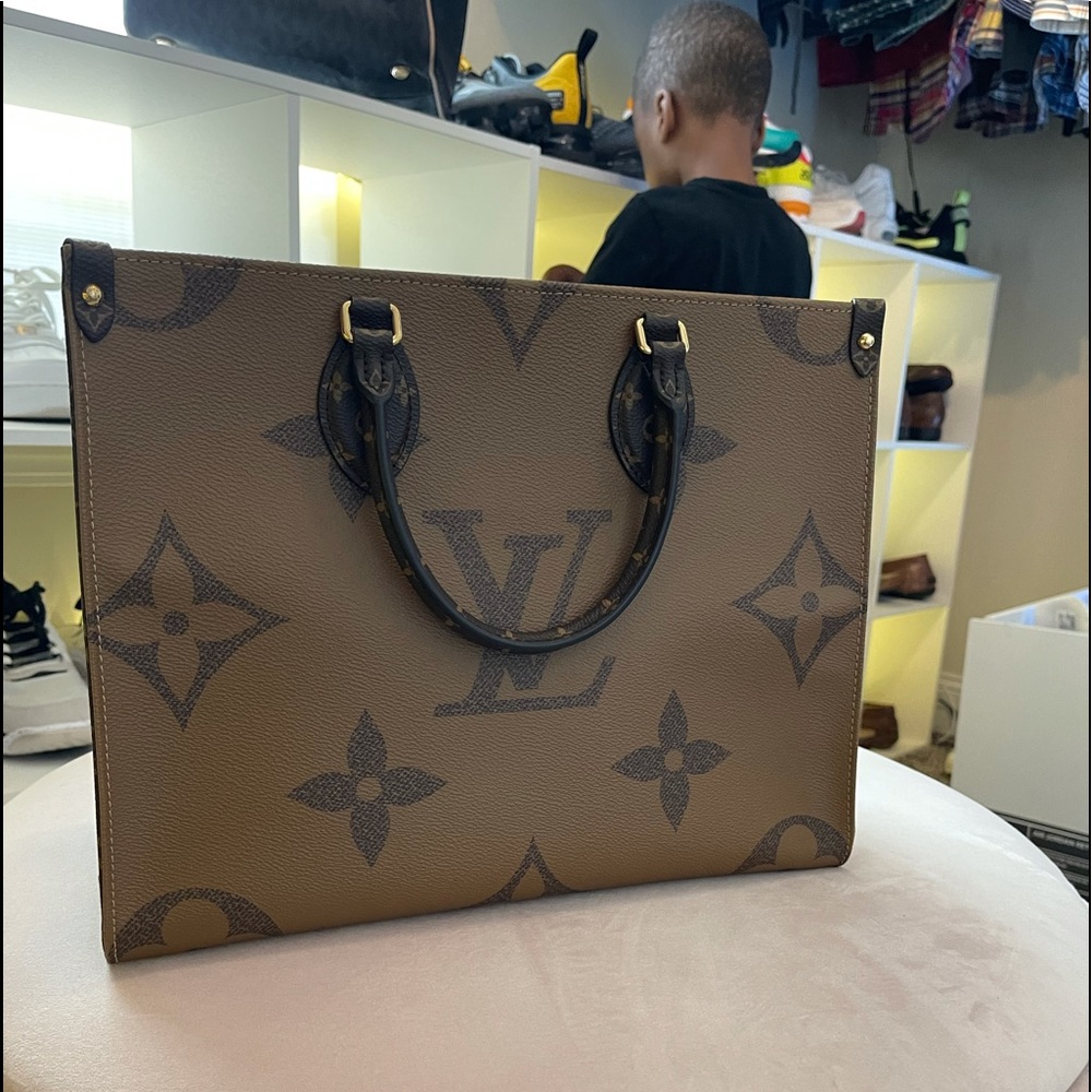 Authentic On the Go Louis Vuitton MM- Sold out